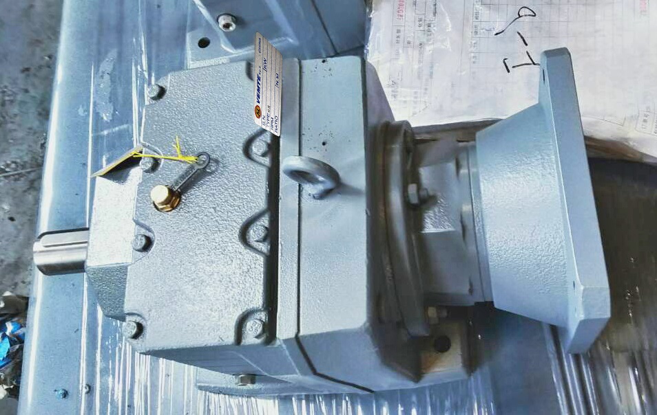 破碎機(jī)減速機(jī)，大扭矩減速機(jī),齒輪減速電機(jī)