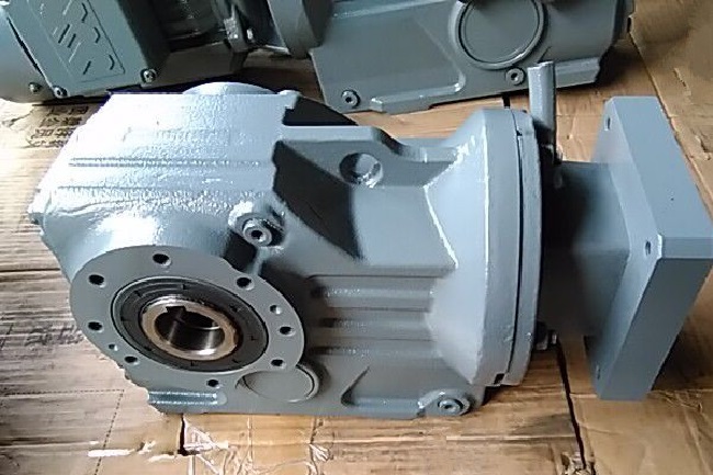 250W伺服電機(jī)減速機(jī)，帶動(dòng)2.5T噸伺服電機(jī)減速機(jī)